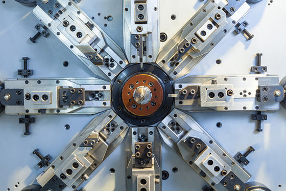 11 as Camless CNC Lente die Machine met Spinnermotor maakt, Stabiele Prestaties