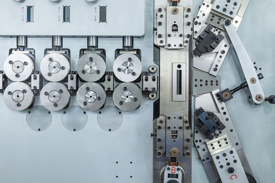 Model -680 van XD 3,00 - 8.00mm CNC de Lente die Machine met Servomotiesysteem rolt